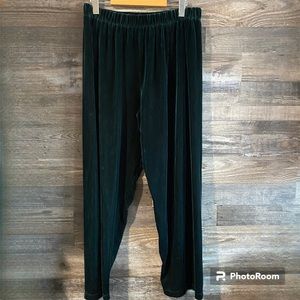 VINTAGE DARK GREEN VELVET HW PANTS - Elastic waist forest green.